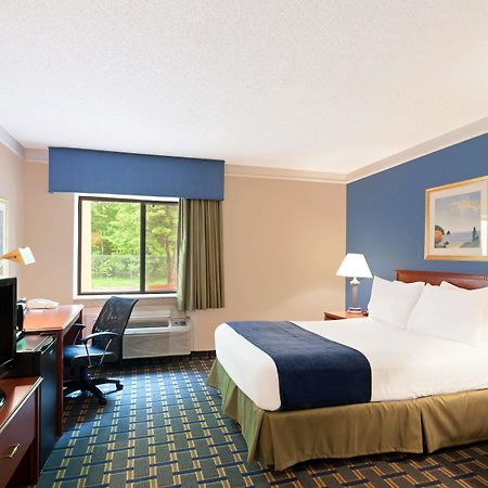 Baymont By Wyndham Memphis East Hotell Exteriör bild
