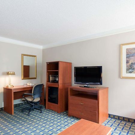 Baymont By Wyndham Memphis East Hotell Exteriör bild