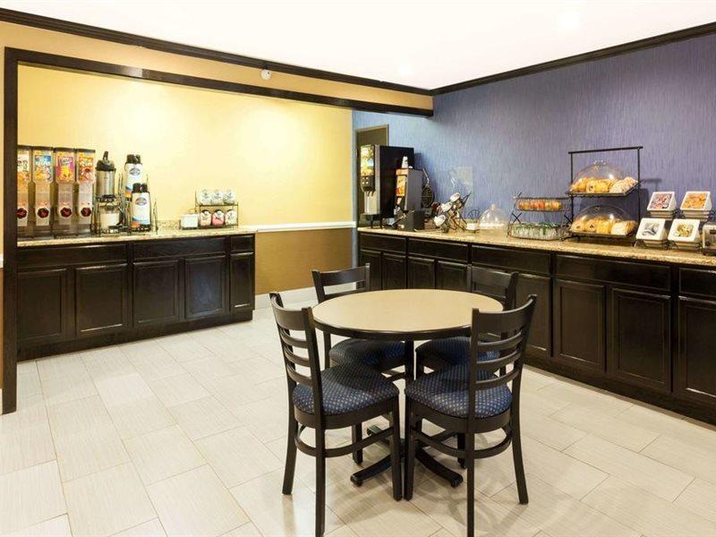 Baymont By Wyndham Memphis East Hotell Exteriör bild
